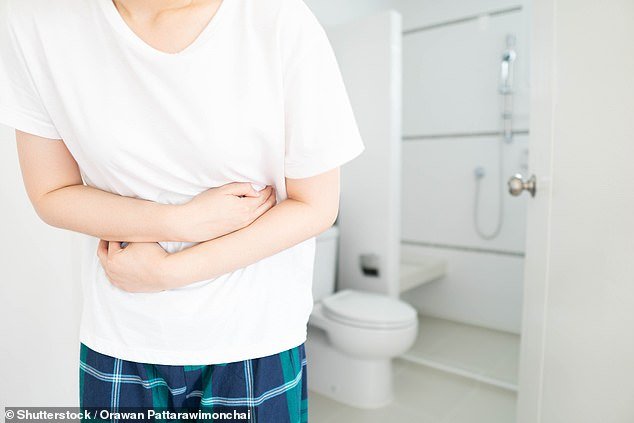 Early symptoms of colon cancer include changes in bowel habits, abdominal cramping, weight loss and fatigue. These are common symptoms of many other diseases as well, which means that the disease can be difficult to catch